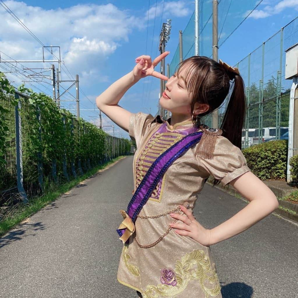 LUNAのインスタグラム：「11 years anniversary🌻💜  気づいたら1/3アイドルしてる人生に驚きだけどこんな青春二度とないんだろうなと思いながら、みんなの愛を食べながら必死に生きている。  出会ってくれてありがとう😌」