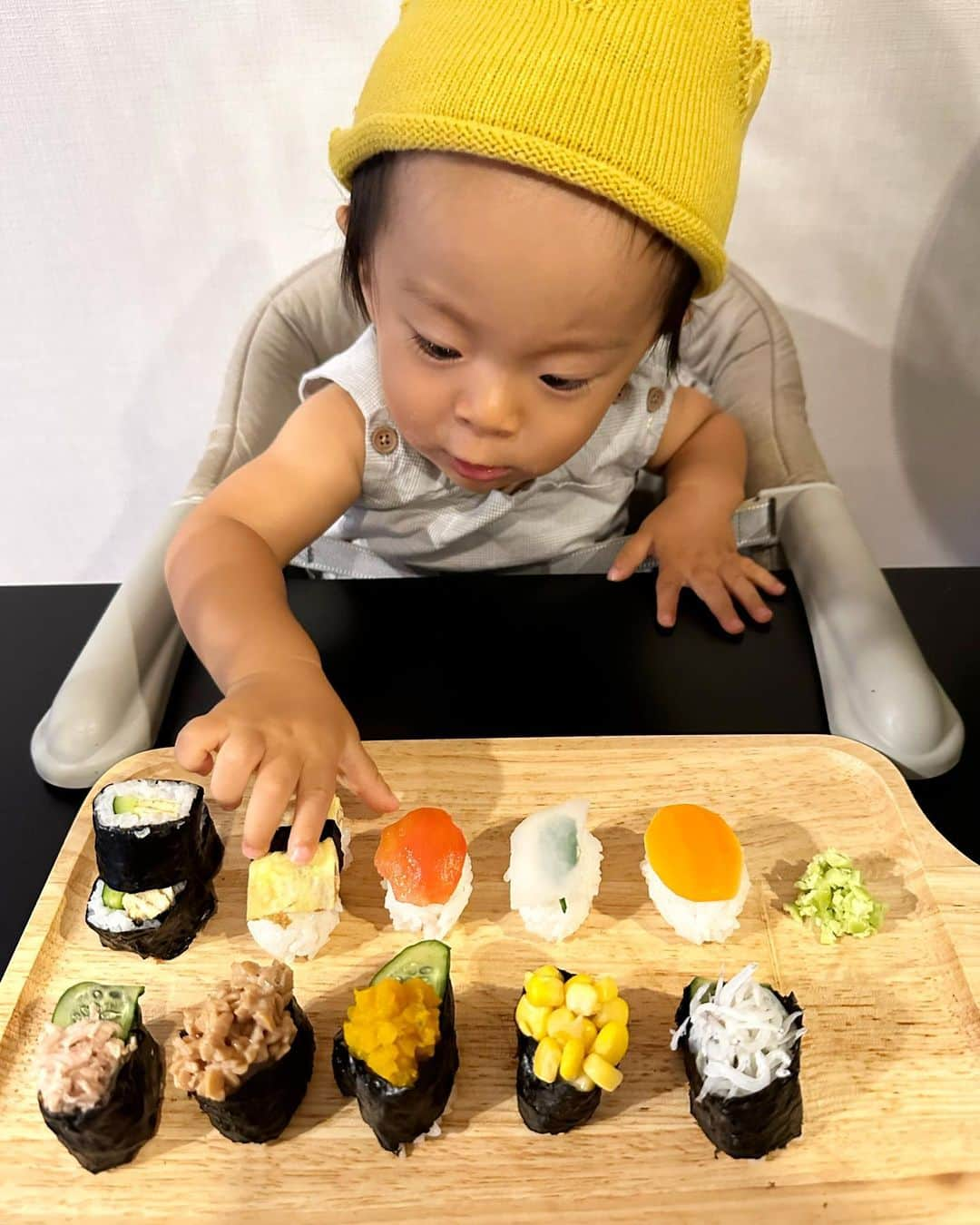 EMIさんのインスタグラム写真 - (EMIInstagram)「2023.7.17 Happy first Birthday, my sweetie!!💚  お誕生日おめでとう💚 活発で食欲旺盛、 いつもニコニコな大空翔💚  この世に生まれてきてくれて ありがとう💚💚  #family #firstbirthday #mylove #happybirthday #myson #smashcake #家族 #誕生日 #スマッシュケーキ #一歳 #息子 #手作りケーキ #離乳食」7月21日 22時04分 - emi.i.0626