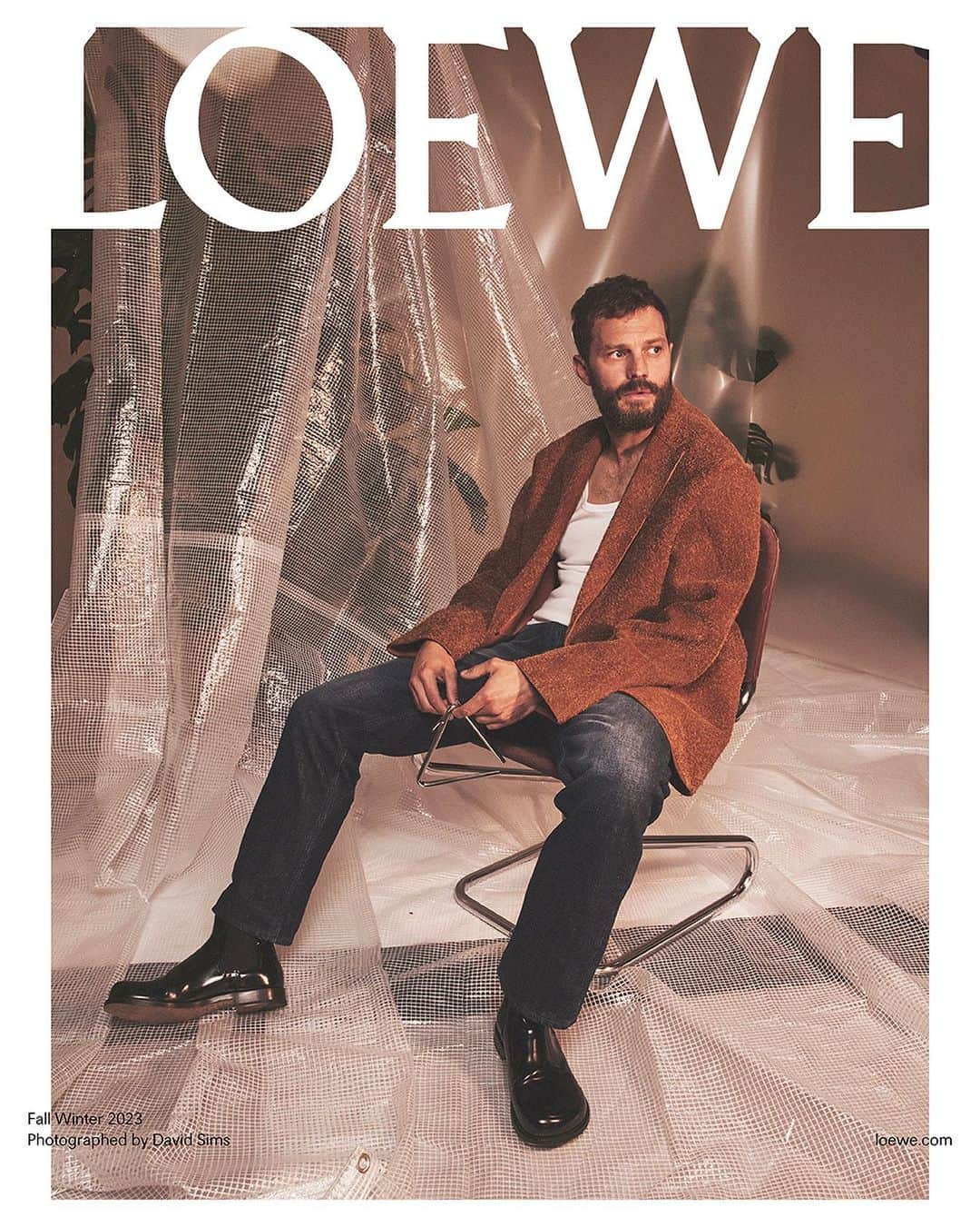 Loeweさんのインスタグラム写真 - (LoeweInstagram)「LOEWE Fall Winter 2023 men's campaign featuring Jamie Dornan.  See the campaign on loewe.com  #LOEWE #LOEWEFW23」7月21日 22時04分 - loewe