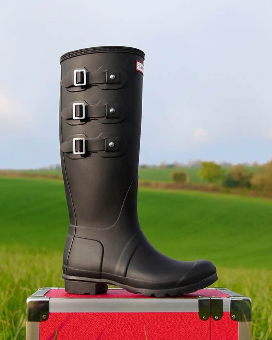 ハンターブーツのインスタグラム：「From the countryside and beyond, explore it all with #HunterBoots.」