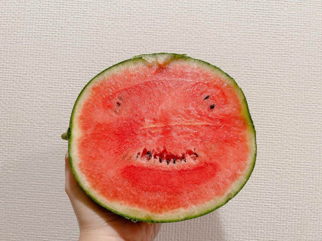 西村志野さんのインスタグラム写真 - (西村志野Instagram)「＊ ☺︎ ＊ #🍉 #夏 #smile  #スイカ #すいか #笑っていこう😊」7月21日 22時12分 - shinonishimura_