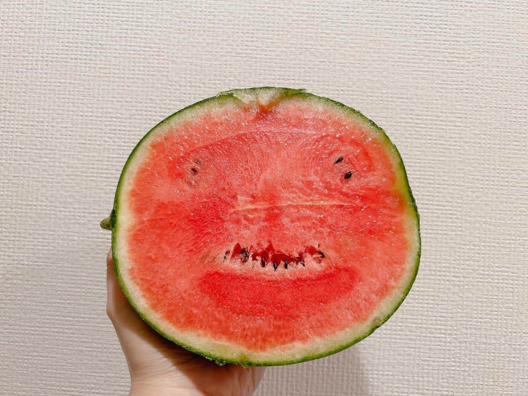 西村志野のインスタグラム：「＊ ☺︎ ＊ #🍉 #夏 #smile  #スイカ #すいか #笑っていこう😊」