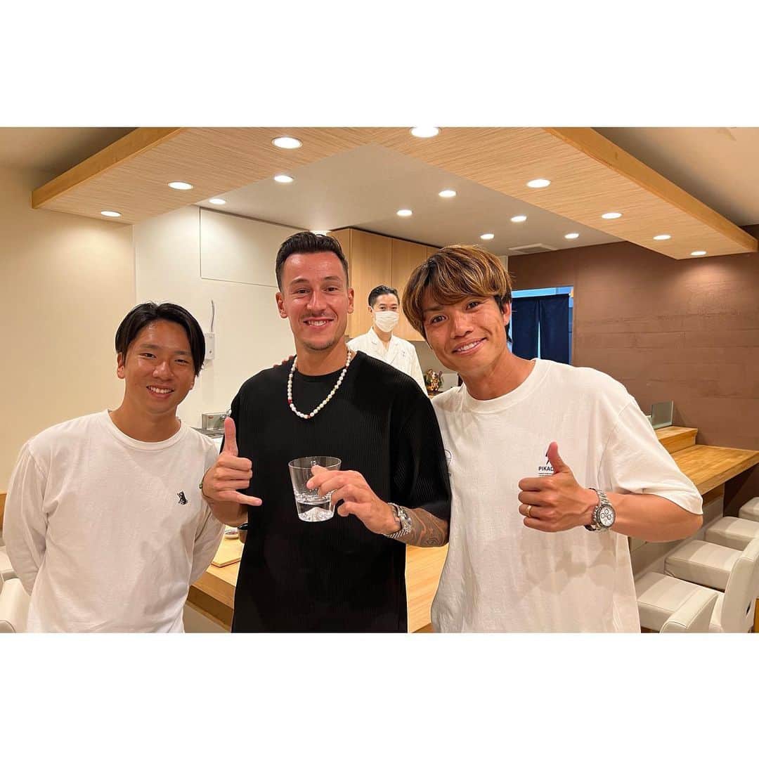 小池純輝のインスタグラム：「. Good luck Mario💚  Let's meet again👍🏼 #marioengels #heraclesalmelo #小池純輝 #junkikoike」