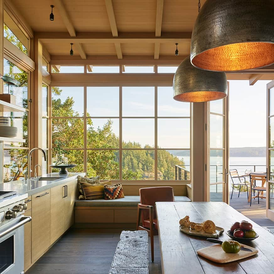Design Milkさんのインスタグラム写真 - (Design MilkInstagram)「From the bustling city of Seattle to the serene San Juan Islands, Steve Hoedemaker's journey always leads back home. 🏠✨ As a partner at @hoedemakerpfeiffer, he combines architecture, interiors, + landscape to create designs that tell stories of people + places, weaving together contemporary design + timeless traditions. Join us as he shares some of his work + his most treasured possessions for today's #FridayFive! \\\ Visit the link in bio for more! 🔗  [architect, architecture, Hoedemaker Pfeiffer, Housewright, Seattle, interior design]」7月21日 22時11分 - designmilk