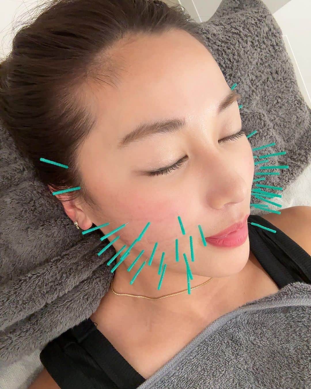 迫田里奈（りなぽよ）さんのインスタグラム写真 - (迫田里奈（りなぽよ）Instagram)「仕事終わりに 身体と顔のメンテナンス🙂♡  月1のとっても大事な楽しみな時間！  ピラティスからの 美容バリ、ハイフ、小顔矯正💆‍♀️  @eden.tokyo.official  @eden.pilates.official   いつも丁寧に ありがとうございます💕」7月21日 22時21分 - rinapoyo.1129