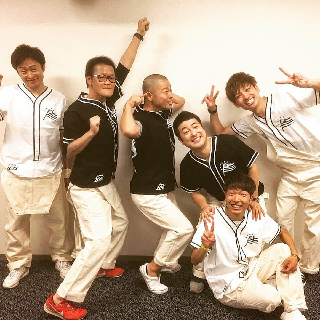 河井ゆずるのインスタグラム：「8月6日のアキナ牛シュタインin沖縄のチケット一般発売が明日の午前10時からあります！  先行で取れなかった方も宜しければ明日の一般発売で是非ご購入下さい☺️  夏の沖縄らしい公演にしますので、楽しみにしてて下さい🔥」