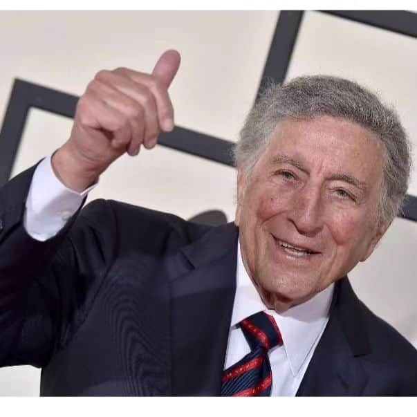 チャド・コールマンのインスタグラム：「Your Golden Velvet Voice will live on forever! And you proved that #Altzheimer's couldn't rob you of your dynamic gift! Tell #olblueeyes I said hello. @itstonybennett your humanity sings as loud as your amazing pipes! #civilrightsmovement RIP ❤️」