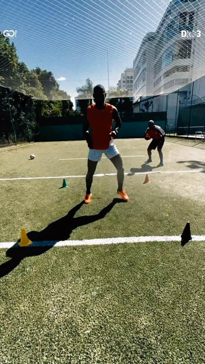 ダンクレーのインスタグラム：「O trabalho continua! 💪🏾⚽️ #DK33」