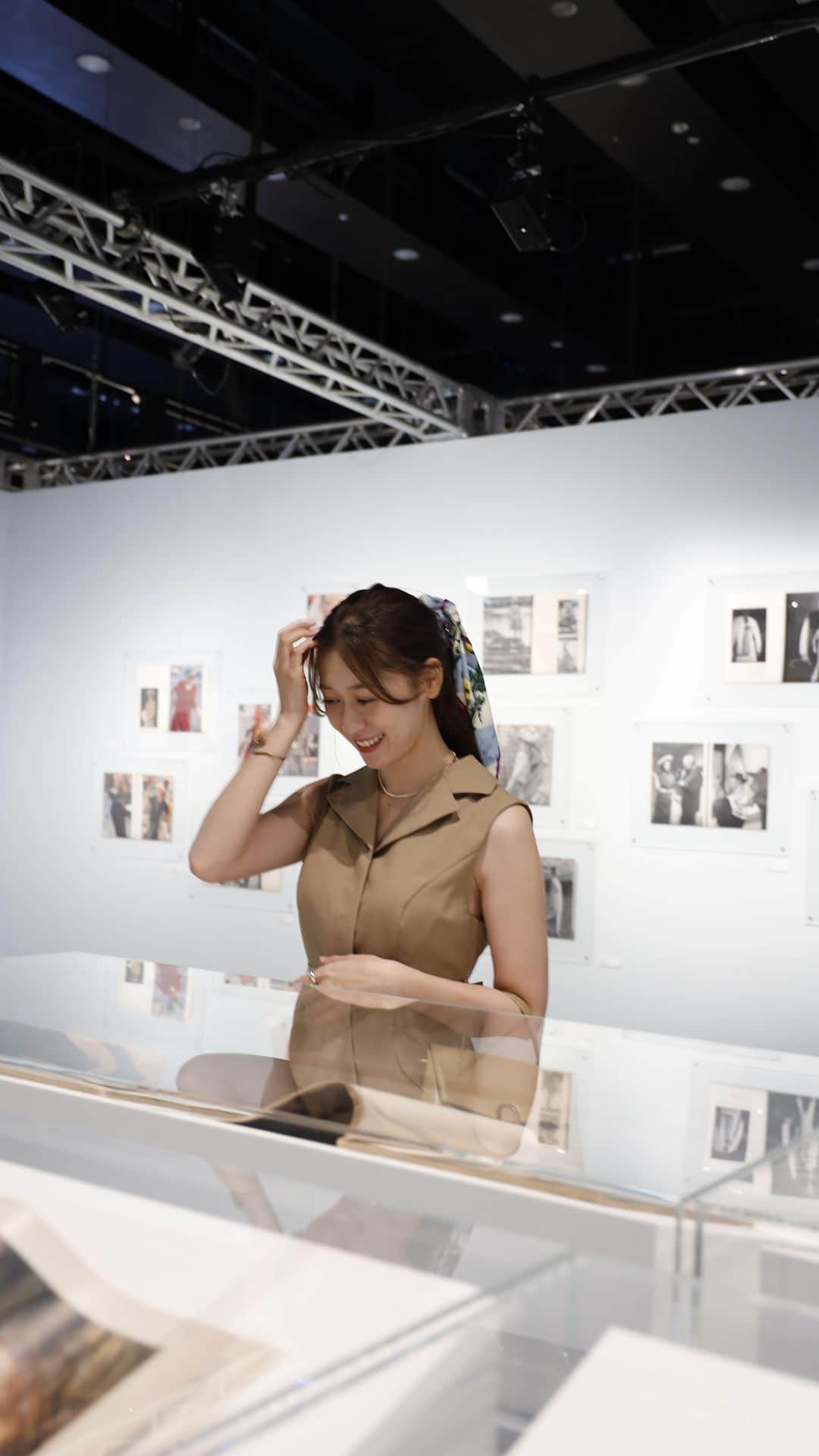 豊森ちはやのインスタグラム：「ヒカリエで同時開催しているソール・ライター展と平間至展へ🪞 ⁡ 1950年代から80年代にかけて活動した「カラー写真のパイオニア」、ソール・ライター。 ⁡ 画家になることを反対する父と決別し、ひとりニューヨークに渡ったソール・ライターの軌跡を辿ることができる空間でした。 ⁡ ⁡ そんなソール・ライターに憧れを抱いた平間至さんの展示は、音楽が聴こえてきそうなミュージシャンのポートレート。 ⁡ わたしは銀杏BOYZの峯田さんの写真が好きでした 🎧 ⁡ ⁡ ※主催者の許可を得て投稿しています。 ⁡ ——————————— 🎟 渋谷ヒカリエ 9F ヒカリエホール    2023.7.8~8.23まで ⁡ ⁡ #ソールライター展 #平間至展 #Bunkamuraザミュージアム #渋谷ヒカリエ ⁡」