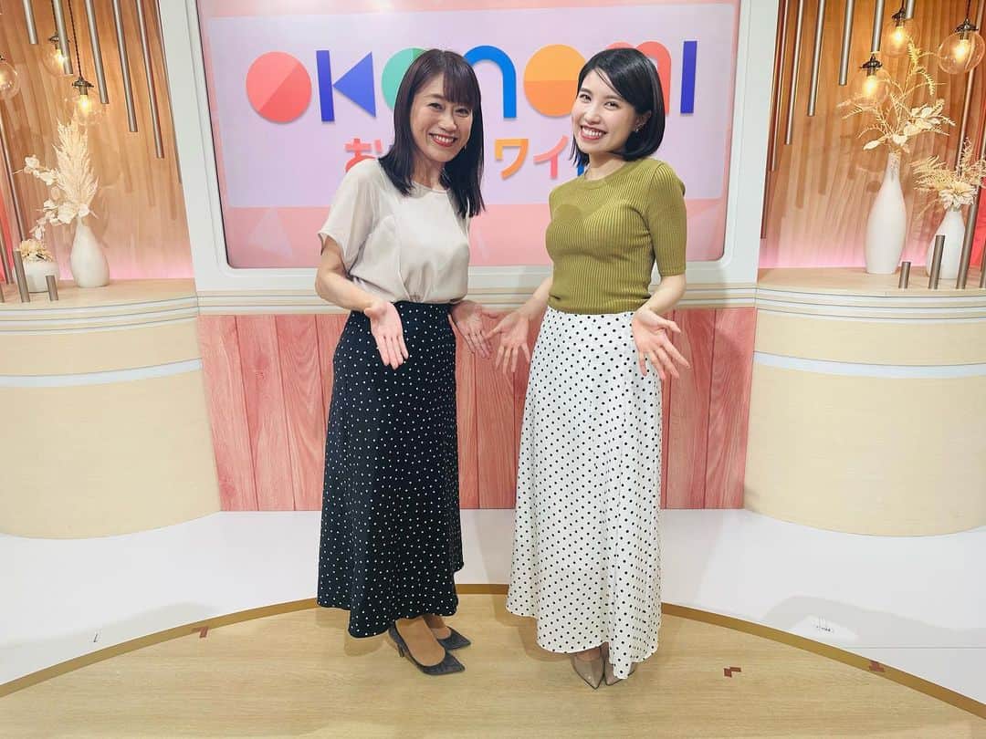 大隅智子のインスタグラム：「キャスターの前川夏生さんと色違いの水玉スカートでした！ 黒と白で、合わせたかのようでした。 偶然です！ #お好みワイドひろしま　#NHK広島放送局　 #水玉模様 #スカート」