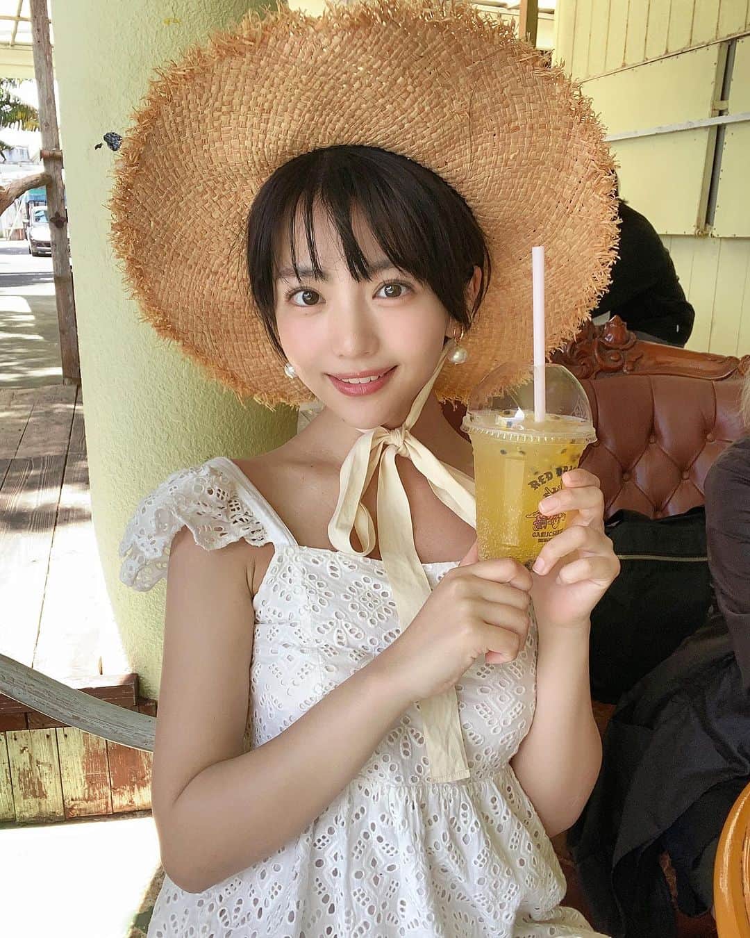 のインスタグラム：「.  ⋆⸜ 「佐々木萌香1st写真集  　　　　　　　　いちばん。」⸝‍⋆ 発売まで【８日】となりました！  今日はInstagramのライブ配信で ファンの皆さんとお話ししました。  「写真集イベント申し込みしたよ」、 「イベント行けないけどAmazonで申し込んだよ」など 萌香の写真集のお申込み報告、続々と届けてくださって 楽しみにしているってコメントが本当に嬉しかったです🤭💭🌼  ファンの皆さんにありのままの萌香を これでお見せできそうです。  応援しているよ、って言ってくれるファンのみんなが この本を読むとより一層萌香のこと好きになっちゃうんじゃないかな🥰👆🏻⁉︎  そのくらい、大きな期待をして待っていてください。♡  早く届けたいです。  Amazonでのお申し込み＆ 8/12（土）開催するイベントのお申し込みをよろしくお願いします✨🌼  . #佐々木萌香 #いちばん。 #萌香がいちばん。 #写真集 #グラビア #グラビアアイドル」