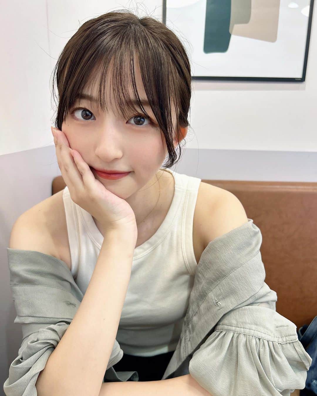 石井陽菜のインスタグラム：「⁡ ⁡ ⁡ 今日も1日おつかれさまでした💫 近め☻ ⁡ 最近は本番やりつつアサルトの 稽古動画を見る毎日です〜！ ⁡ すごい速度で稽古進んでるから大変だ… ⁡ 頑張ります✨ ⁡ ⁡ #アサルトリリィ  ⁡」