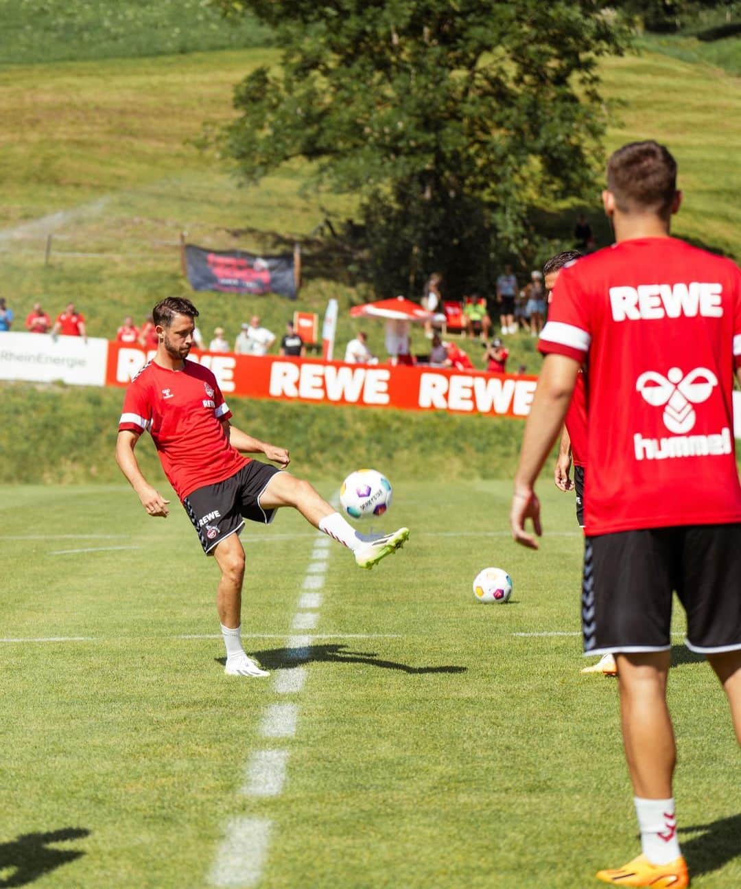 マルク・ウートさんのインスタグラム写真 - (マルク・ウートInstagram)「Trainingslager in Österreich, Maria Alm ☑️🔥 Eine intensive Woche liegt hinter uns! Nichts verlernt am ⚽️😉 @fckoeln   Schön, dass auch in diesem Jahr wieder zahlreiche von euch Fans vor Ort waren. #comeonfc #effzeh」7月21日 22時34分 - markuth