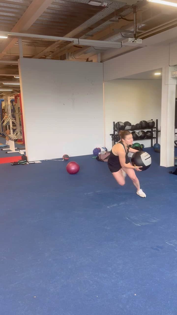 クリスティン・スポウルスのインスタグラム：「Another week ticked off on the comeback journey with the @uk_sport IRU Team at Bisham Abbey. Next Stop Ice ⛸️👊🏼 (Concentration face in full force here)」