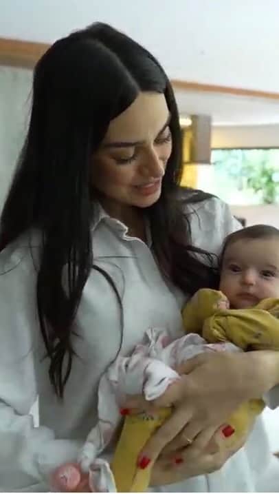 Thaila Ayalaのインスタグラム：「Pra quem ainda não viu! Obrigada @showdavida pela matéria ❤️🙏🏽」