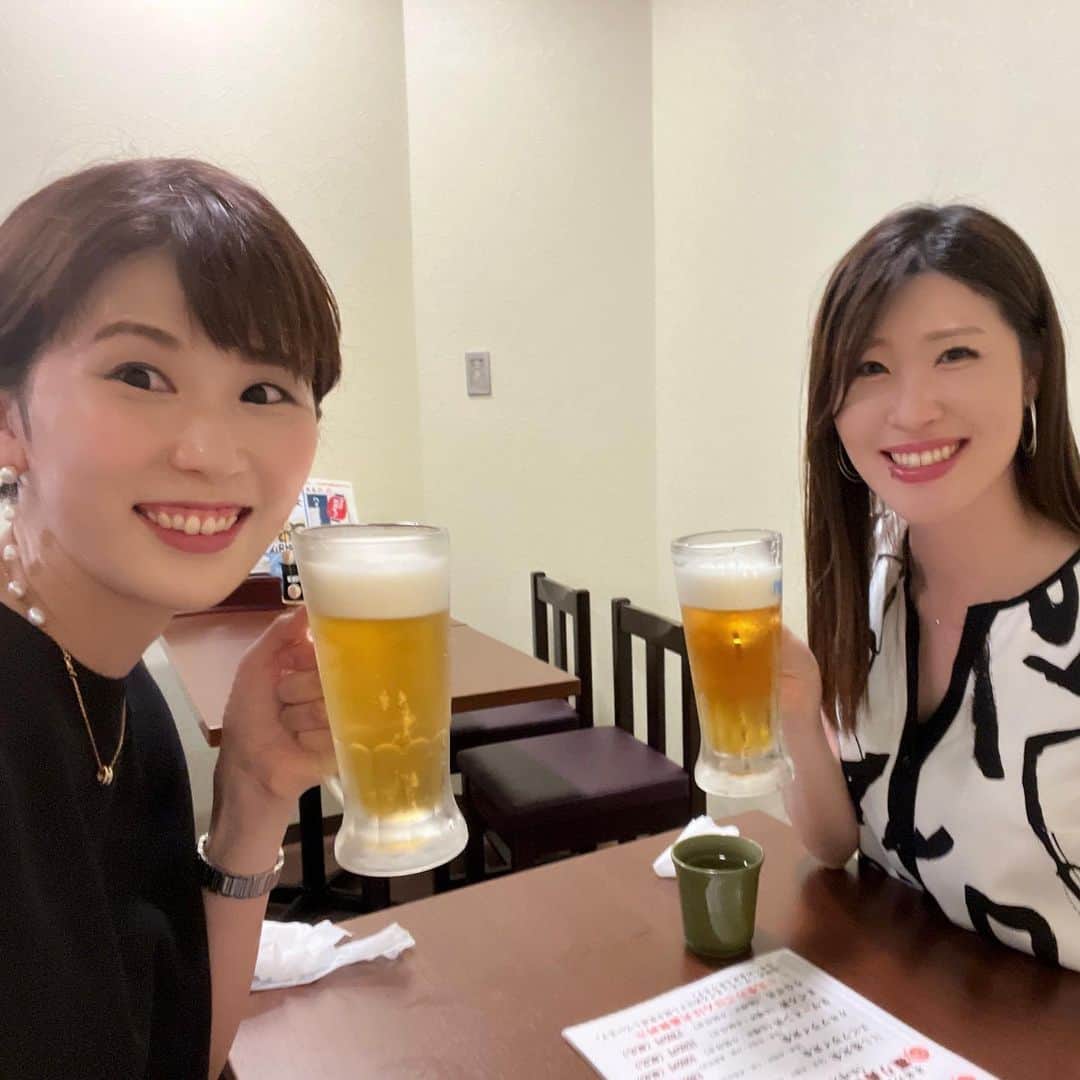 小松千絵のインスタグラム：「岡山時代からの仲良しかどちゃん☺️ @hideka_0228   先日宝塚市に行った際にひさしぶりに会えました✨ 仕事終わりに岡山から兵庫まで来てくれて感謝です🥲❤️  かどちゃんはファジアーノ岡山を中心としたJリーグ中継や WEリーグの実況も担当していて とにかくサッカー愛に溢れています⚽️ この日もサッカーの話題で盛り上がりました☺️  大好きなビールを飲みながら 時間が許す限り ひたすら喋り倒して とにかくたのしい時間でした✨  #リポーター #サッカー好き  #アナウンサー #ラジオパーソナリティ #ラジオパーソナリティー #ラジオ #radio #radiko #岡山 #香川」