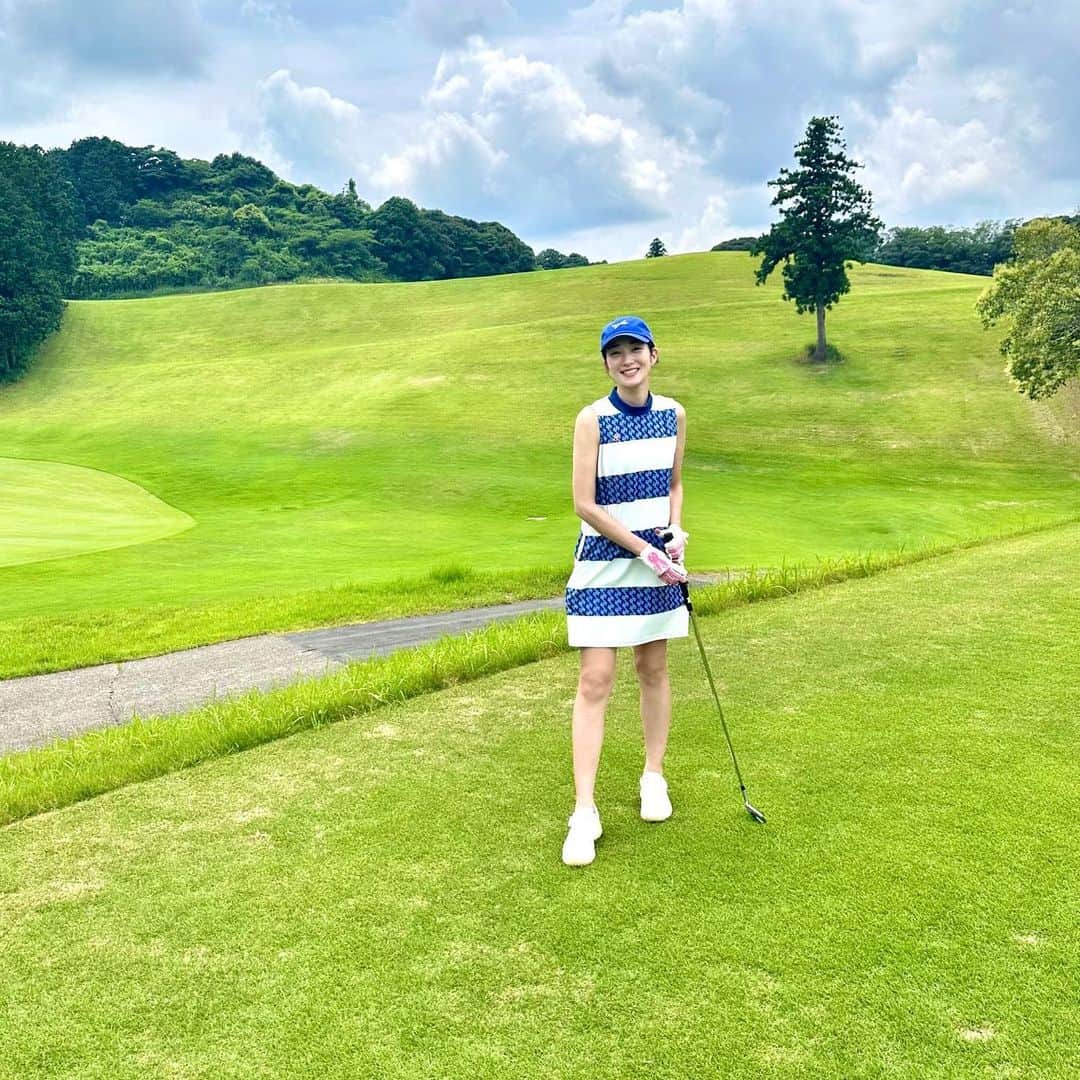 高梨臨さんのインスタグラム写真 - (高梨臨Instagram)「ゴルフ行きたいけど暑い🫠 ウェアだけは涼しげに🍦」7月21日 22時42分 - rintakanashi_official