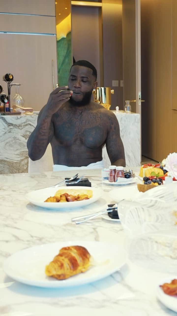 グッチ・メインのインスタグラム：「Married With Millions video out now link in bio 💰💰💰💰」