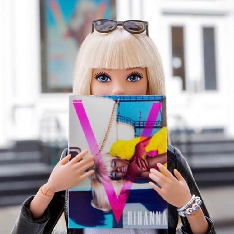 V Magazineさんのインスタグラム写真 - (V MagazineInstagram)「It’s official—@Barbiethemovie is hitting theaters today! 💗🎟️🎥  In honor of the highly-anticipated film’s release, V are looking back to when THE Barbie herself @barbiestyle stopped by the V Magazine office back in 2015 to pick up her copy of #V95 starring @badgalriri—V love you Barbie! — Will you be watching the movie this weekend? Comment below!」7月21日 22時46分 - vmagazine