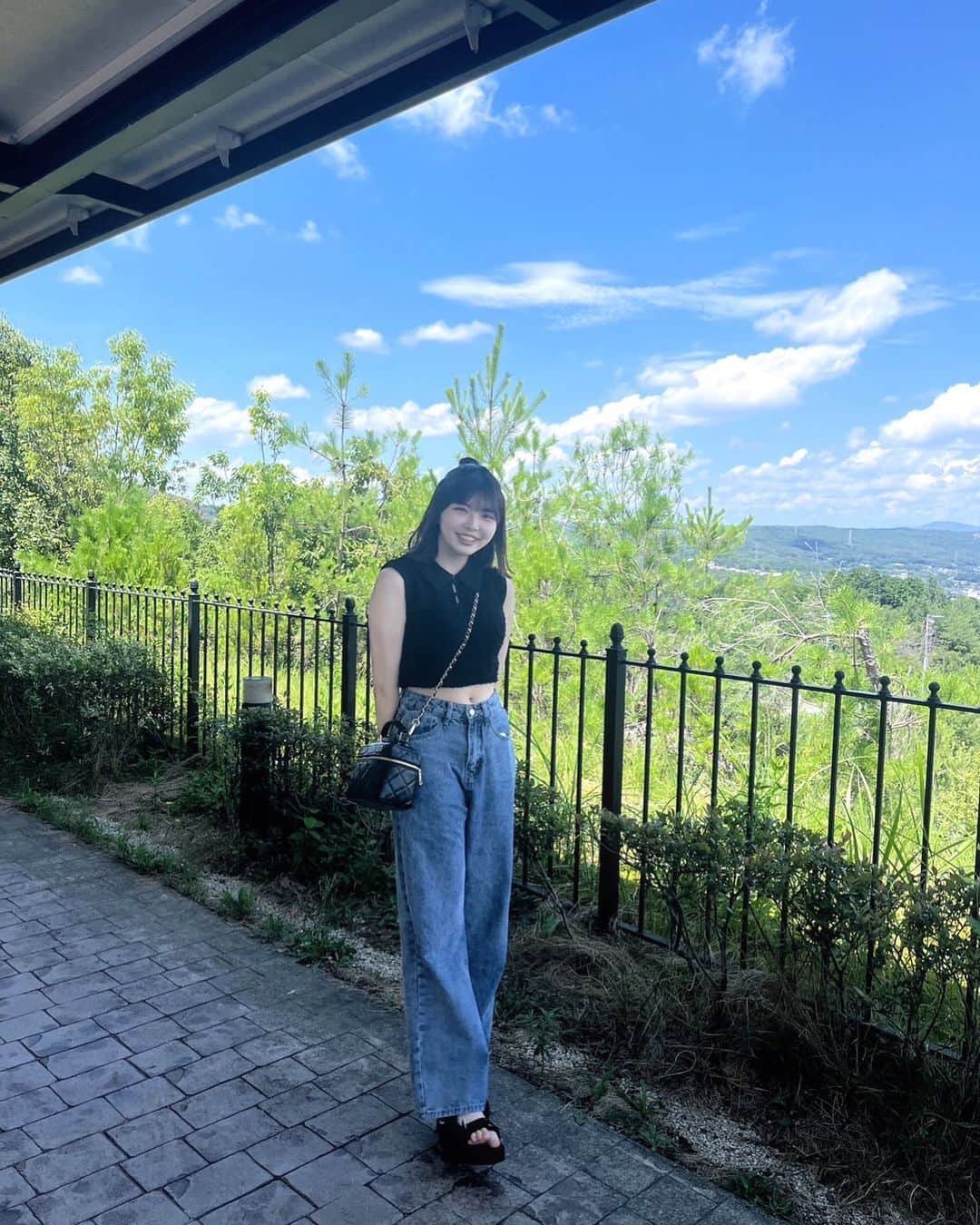 鈴木愛菜のインスタグラム：「空が綺麗。 だから夏が好きです☁️」