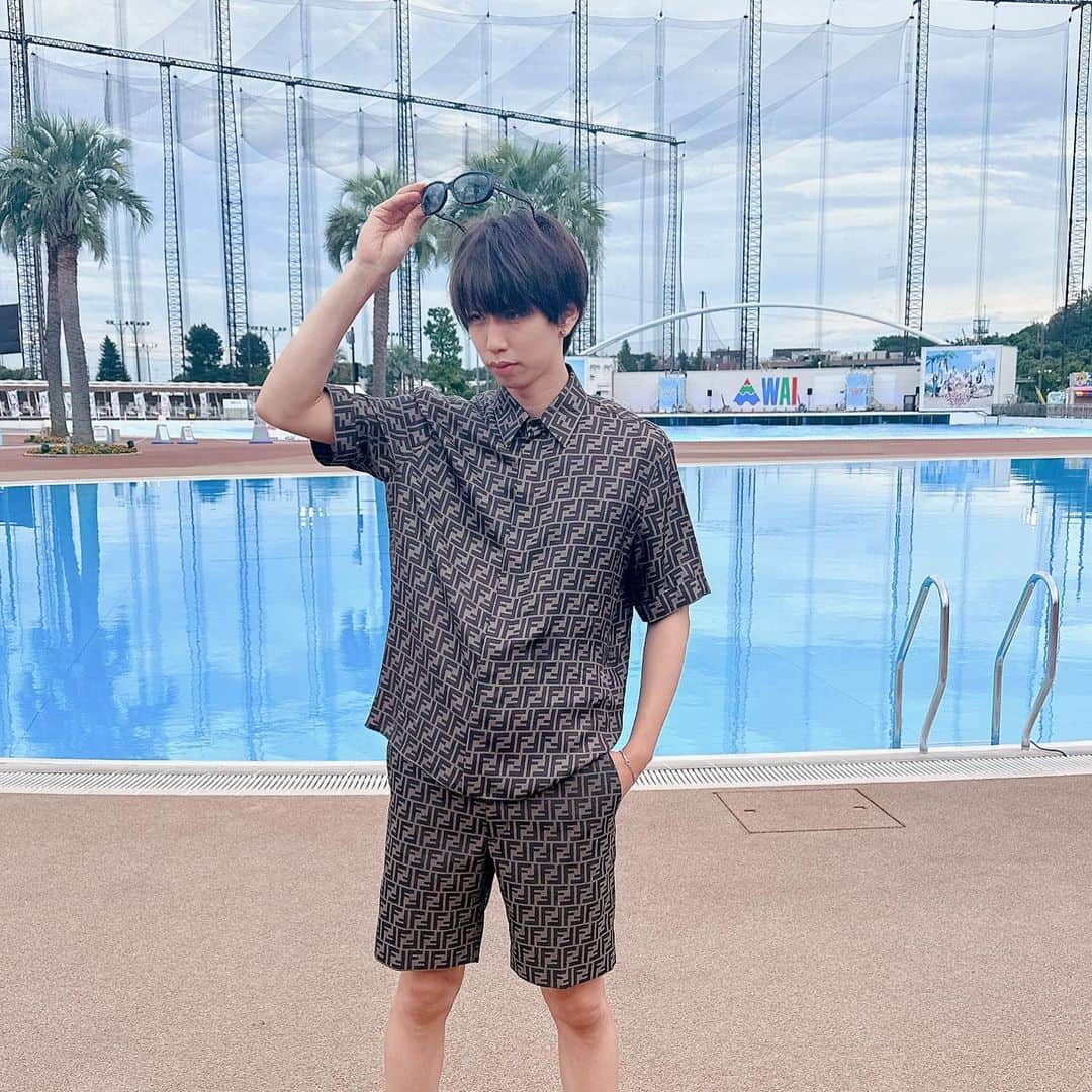 はじめしゃちょーのインスタグラム：「暑いねぇ〜  #fendi」