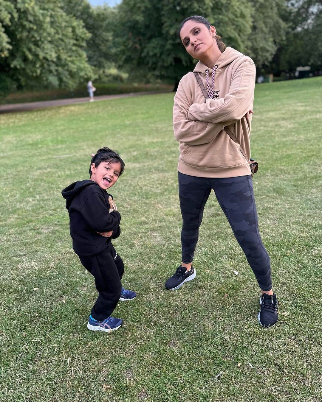 サニア・ミルザさんのインスタグラム写真 - (サニア・ミルザInstagram)「You and me forever baby boy 🥰  Ps- he’s teaching me the Mbappe celebration in last pic 🤷🏽‍♀️」7月21日 22時54分 - mirzasaniar