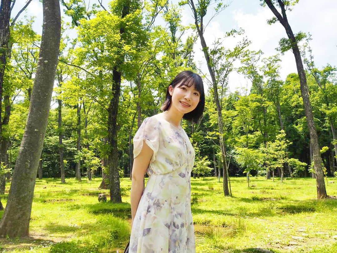 菅原智郁のインスタグラム：「1週間お疲れ様でしたー！！ ようこそ週末😆  北陸地方などが梅雨明けしたと見られると発表されました。 山形県内の天気予報を見ると、この先は☀️マークがずらり。 もしかすると、東北南部もそろそろ梅雨明けかも？？ 雨は嫌なので、早く梅雨明けしてほしいです！ 暑いのも嫌だけど！！笑 .  みなさんは週末何して過ごしますかー☺️？？  . . #栃木 #那須 #アートビオトープ那須 #ポートレート #山形テレビ #アナウンサー #菅原智郁」