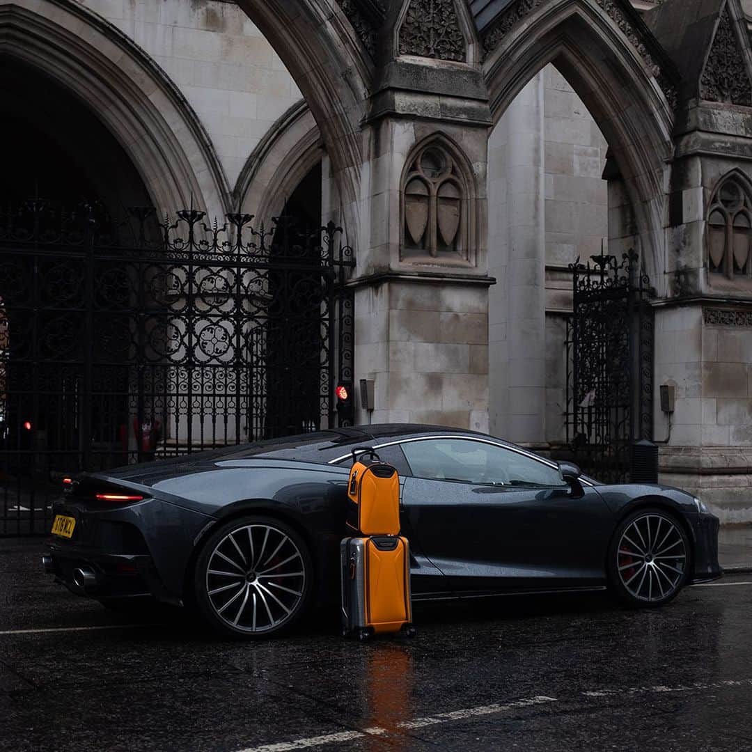 McLaren Automotiveさんのインスタグラム写真 - (McLaren AutomotiveInstagram)「@tumitravel has joined forces with @highsnobiety to create a disruptive three-part content series dubbed The High Road to celebrate F1 and our TUMI | McLaren collection. As part of our ongoing collaboration, we’re traveling to three Grand Prix races across three continents this year. At each location, a different cultural tastemaker will get behind the wheel of a McLaren Artura or GT supercar to highlight the importance of the journey while on the way to the races in each respective city.  First stop: Britain. We’ve travelled through London, Oxford, and Silverstone to capture the beautiful British landscape with fashion photographer @melvinisrael . Suited in a McLaren GT supercar and equipped with the TUMI | McLaren 60th Anniversary collection, Israel documented his journey with a custom postcard book. Also captured and now available to shop at TUMI.com are the exclusive TUMI | McLaren Just in Case® Totes.」7月21日 23時00分 - mclarenauto