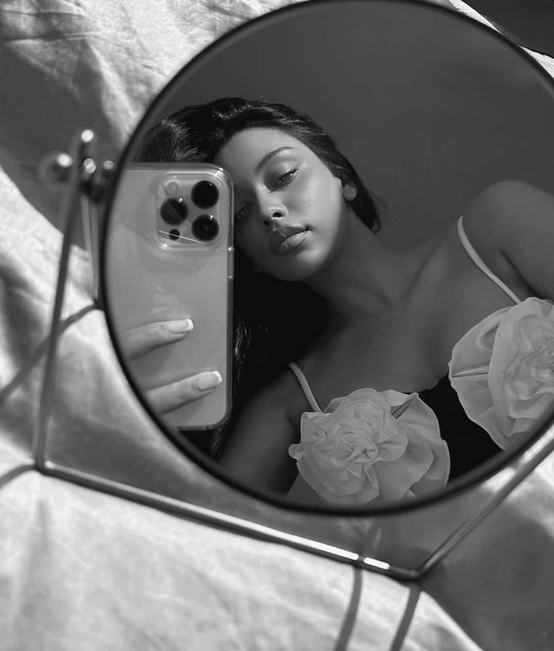 JANICE JOOSTEMAのインスタグラム：「🖤」