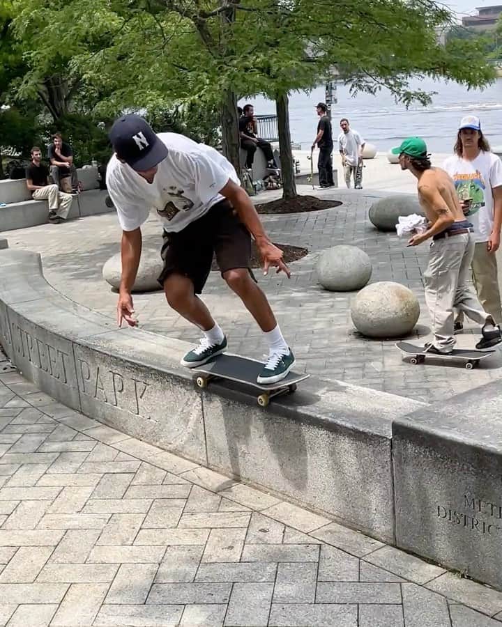 ルーイ・ロペスのインスタグラム