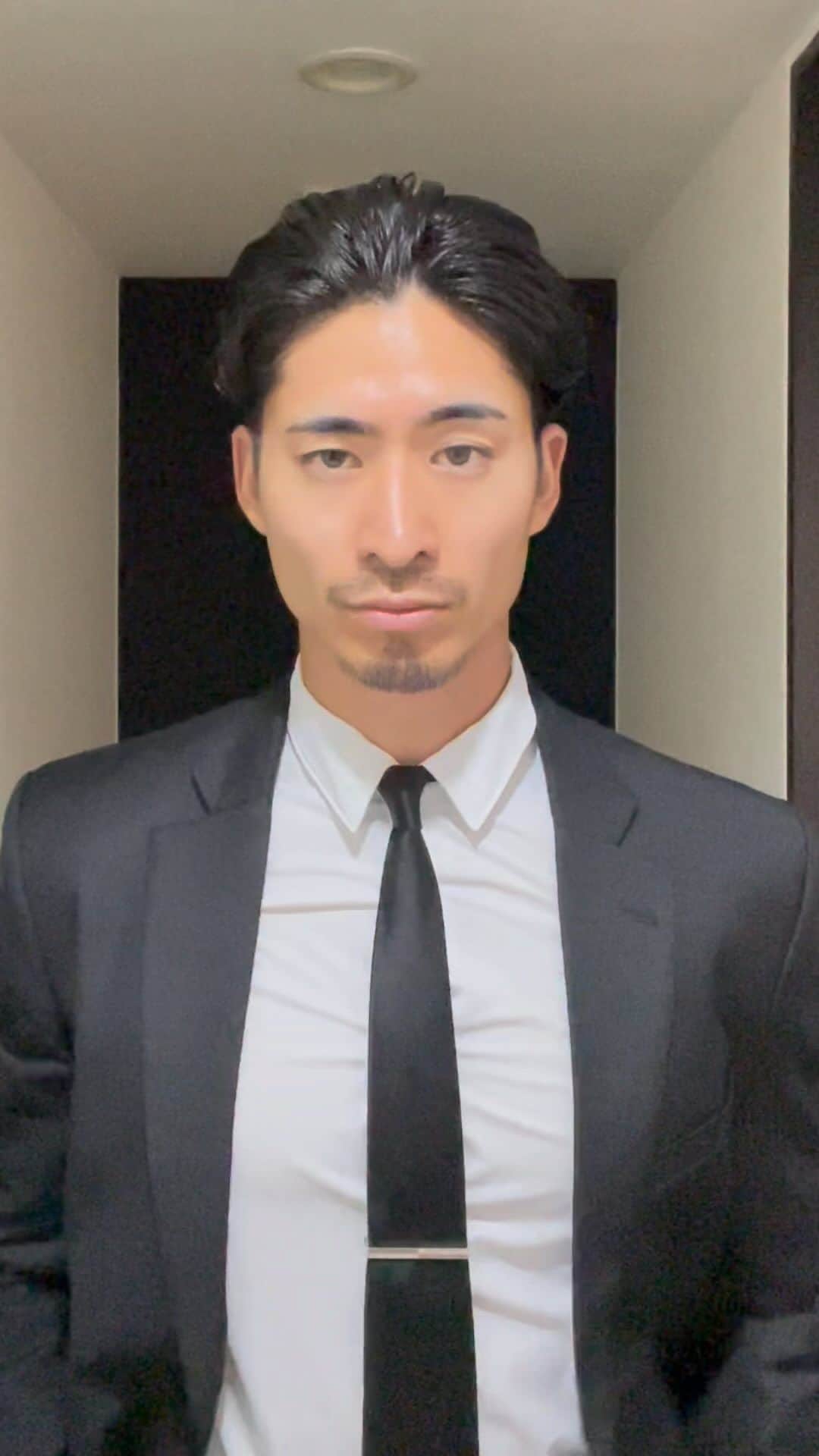 Kensukeのインスタグラム：「Which one do you like hair style?」