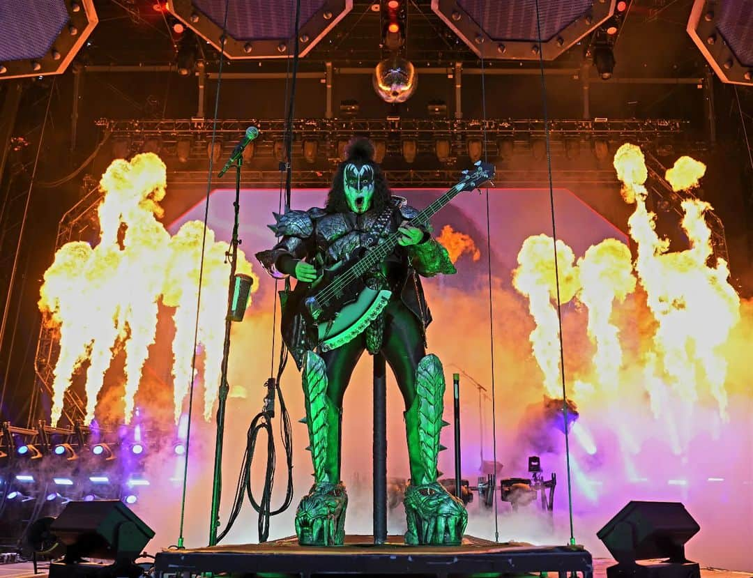 KISSさんのインスタグラム写真 - (KISSInstagram)「God Of Thunder & Rock and Roll! @genesimmons #Tonsberg, #Norway #EndOfTheRoadTour Photo: Keith Leroux」7月21日 23時08分 - kissonline