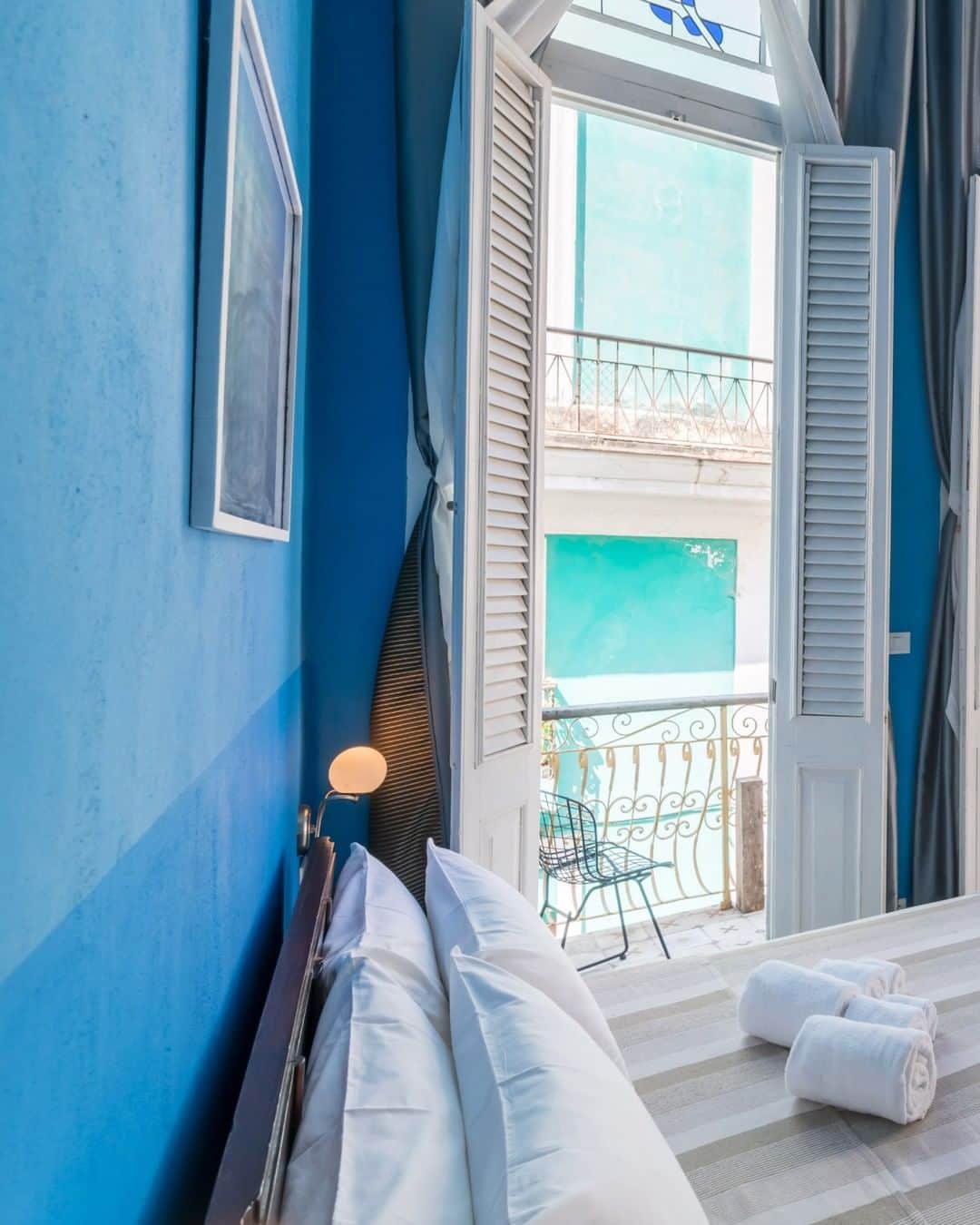 Airbnbのインスタグラム：「Sip coffee from your balcony overlooking the famous "Five Corners" of Old Havana.」