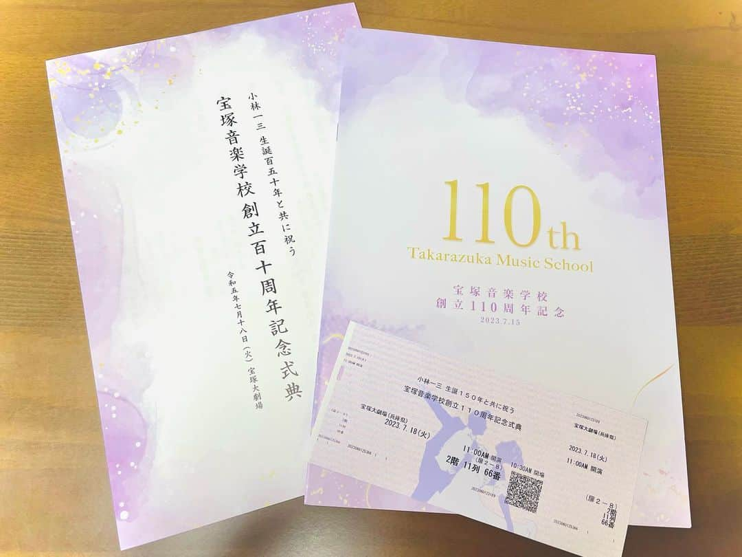 早乙女わかばさんのインスタグラム写真 - (早乙女わかばInstagram)「. ✨宝塚音楽学校創立110周年記念式典✨ ⁡ 心震える 胸が熱くなる そんな時間でした。 ⁡ 劇場をくぐると皆んなが〝宝塚の卒業生〟 なんという貴重な空間だろう。 すごくエネルギーに満ち溢れた場所でした。 ⁡ 第1期生の先輩方から今に至るまで引き継がれてきた宝塚の伝統。 そして110年の間、変わらず宝塚を愛して応援して下さるお客様の力。どんな苦難の時もタカラジェンヌと共に歩んでくださる宝塚ファンの皆様がいるからこそ、ここまで歩む事が出来たと実感いたしました。 ⁡ 昨今では、SNSの普及などにより秘密の花園であった宝塚の情報が耳に入ることが多くなり、OGである私も胸が痛みます。 もし、小林一三先生がご存命ならどれほど心を痛めたであろう。と思います。 ⁡ そのような情報に惑わされず、真摯に舞台と向き合い、夢のような時間を作り出してくれるタカラジェンヌ達を微力ながら1人のOGとして、応援し、これからも宝塚を愛したいと思いました。 ⁡ 時代と共に変わらないといけない部分もあれば、 変わってはいけない部分もある。 宝塚の良い部分がずっと変わらないでいてほしい。 ⁡ そして宝塚がこの先150年、200年と唯一無二の素晴らしい夢の世界として輝き続け、愛され続ける事を心から願います。 ⁡ 色んな意見があると思いますが、一意見として見守って頂ければ嬉しいです。 ⁡ 固い文章になってしまいましたが💦 久々の再会は本当に嬉しくて、嬉しくて‼️ 来年は宝塚歌劇110周年🌼✨ 楽しみです❤️  ⁡ #宝塚音楽学校110周年式典 #夢の世界 #タカラジェンヌ #94期生」7月21日 23時26分 - s_wakaba.94