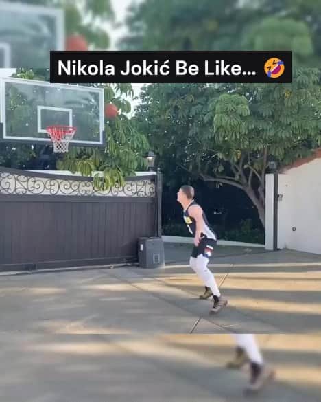 ニコラ・ヨキッチのインスタグラム：「Great Joker imitation by @maxisnicee 😂🃏 . . . #jokic #jokicnikola #joker #nikola #nikolajokic #denver #nuggets #denvernuggets #colorado #nba #basketball #serbia #usa #srbija #sombor #belgrade #beograd #mvp」