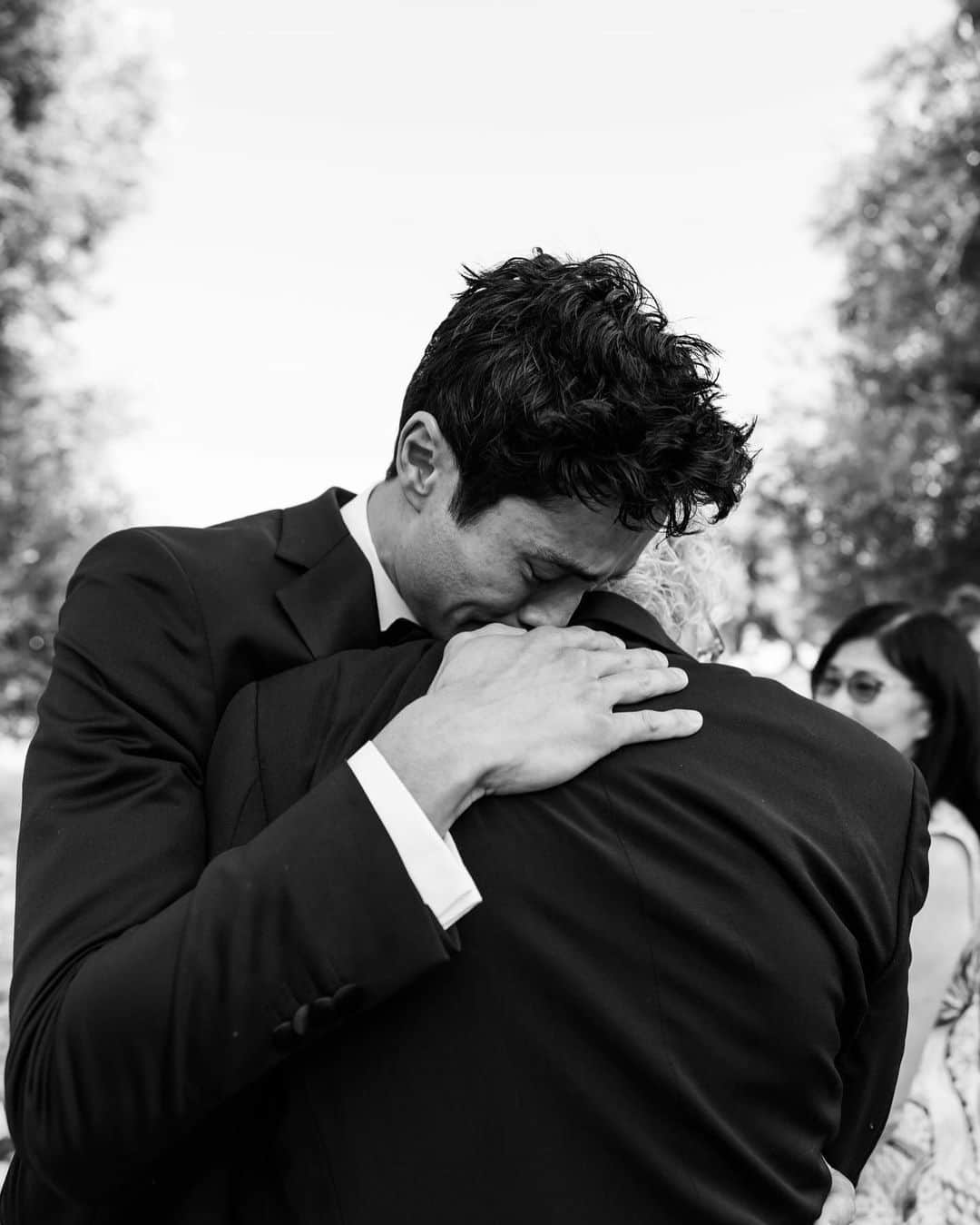 サンヌ・ヴロートさんのインスタグラム写真 - (サンヌ・ヴロートInstagram)「I’m Not Crying, You’re Crying!! Our official wedding video is live on YT, link in stories 🥺」7月21日 23時38分 - sannevloet