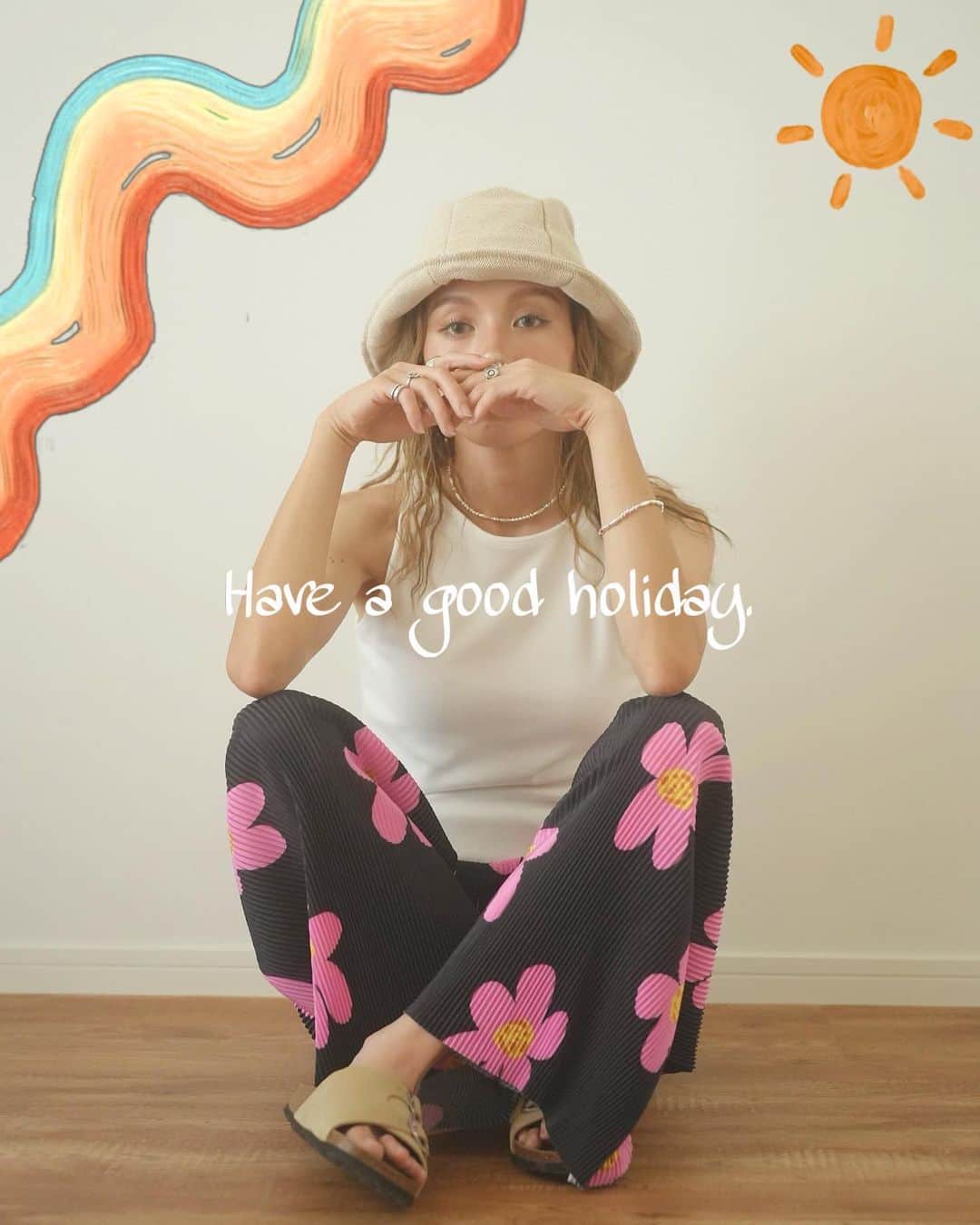 のインスタグラム：「本日𝖥𝖫𝖮𝖶𝖤𝖱 𝖯𝖫𝖤𝖠𝖳𝖤𝖣 𝖯𝖳が入荷したのでただいま続々と発送準備しておりまーす✌🏽 明日にはすべて発送できると思うので届くのお楽しみにっ◡̈*⋆⁎❀  それではよい休日をー👋🏽」