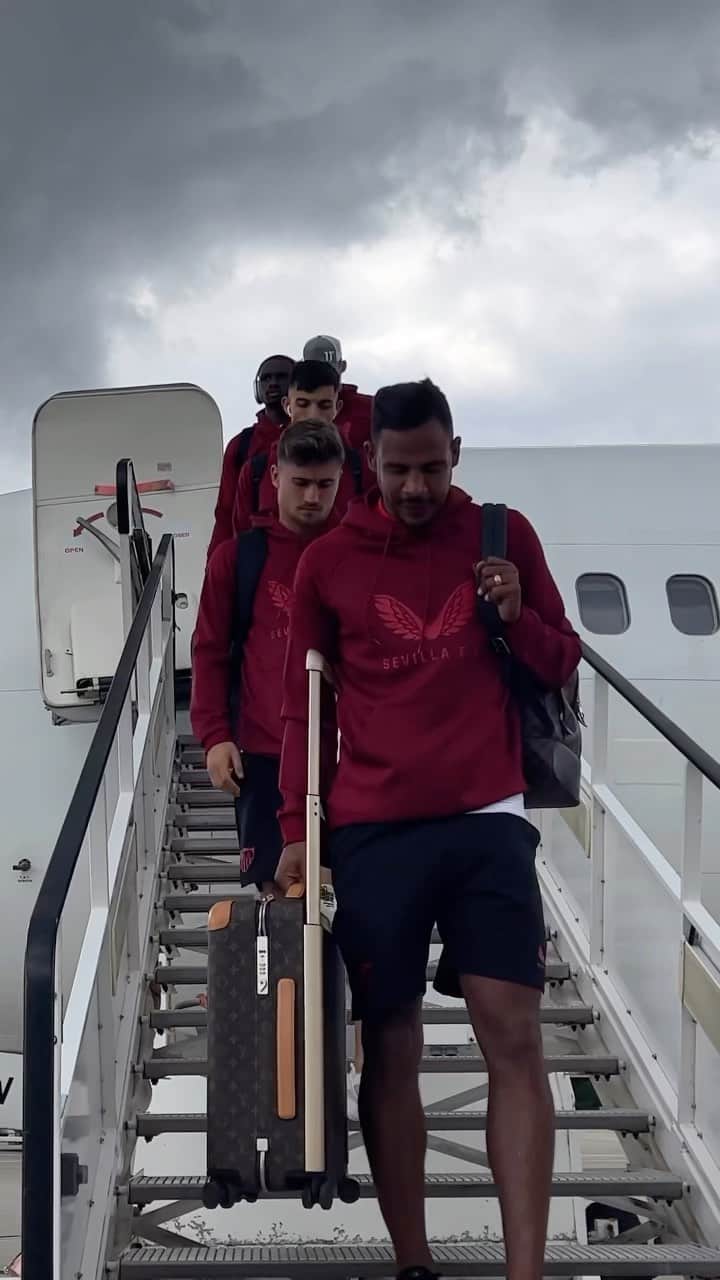セビージャFCのインスタグラム：「𝙃𝙖𝙡𝙡𝙤 𝘿𝙚𝙪𝙩𝙨𝙘𝙝𝙡𝙖𝙣𝙙🇩🇪👋🏼   #WeareSevilla #NuncaTeRindas #sevillafc」