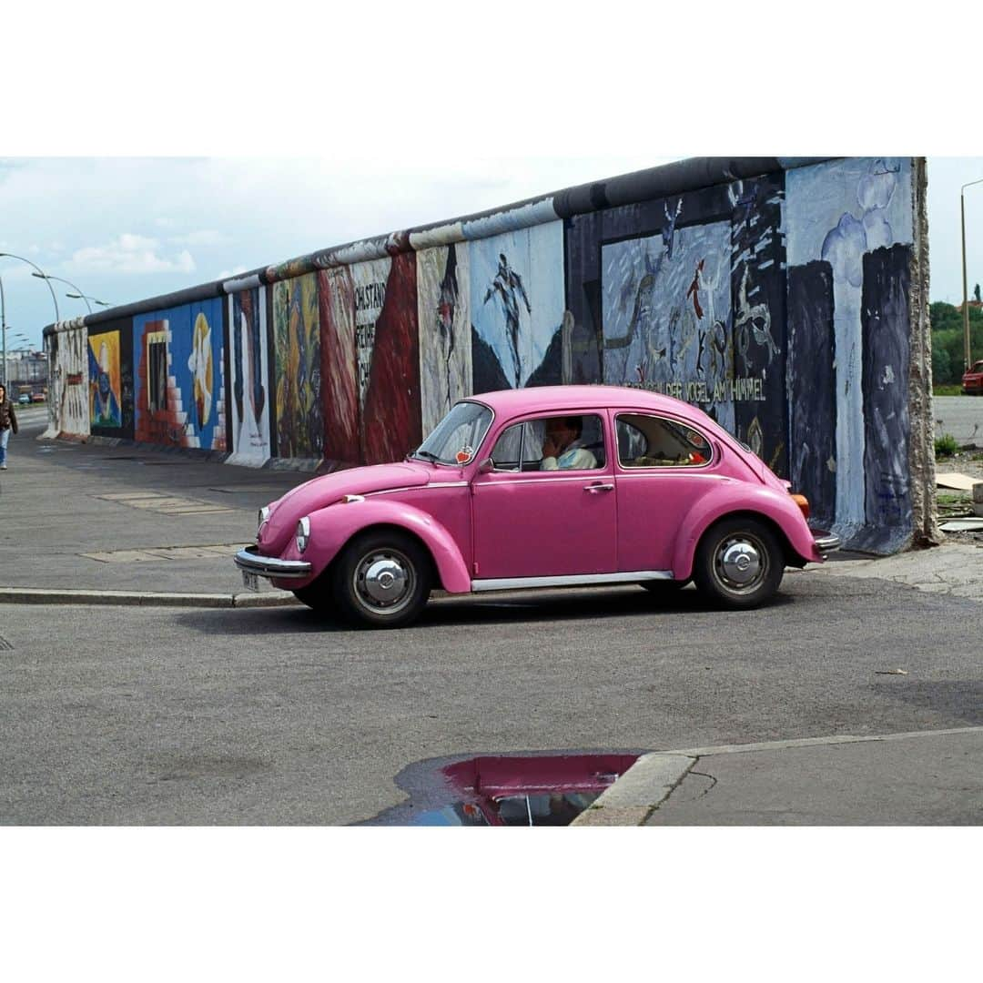 Magnum Photosさんのインスタグラム写真 - (Magnum PhotosInstagram)「In a Barbie world 🌸👛🎀⁠ ⁠ Comment your favorite 💕⁠ ⁠ PHOTOS (left to right): ⁠ ⁠ (1) 1998. © @martinparrstudio / Magnum Photos⁠ ⁠ (2) Berlin. Germany. 1990. © @thomashoepker / Magnum Photos⁠ ⁠ (3) A nightclub. Paris. Ile-de-France. France. 1985. © Harry Gruyaert / Magnum Photos⁠ ⁠ (4) The fifth feminist protest in Lublin. Poland. March 6, 2021. © @rafal.milach / Magnum Photos⁠ ⁠ (5) Adelaide. Australia. 2007. © Trent Parke (@chillioctopus) / Magnum Photos⁠ ⁠ (6) California. USA. 2016. © @gregoryhalpern / Magnum Photos⁠ ⁠ (7) Sydney, dreamy, pink haired girl. Tallahassee. Florida. USA. 2004. © Alec Soth (@littlebrownmushroom) / Magnum Photos⁠ ⁠ (8) From Common Sense. Liverpool. England. GB. 1998. © @martinparrstudio / Magnum Photos⁠ ⁠ (9) Rochester. New York. USA. 2012. © @bruce_gilden / Magnum Photos⁠ ⁠ (10) Wildwood. New Jersey. USA. 2001. © @constantine.manos / Magnum Photos」7月22日 0時01分 - magnumphotos