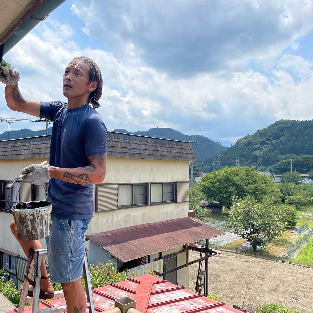 平山ユージさんのインスタグラム写真 - (平山ユージInstagram)「Little bit of climbing and a lot of renovations work🎨🤩☀️🕶️  Hot summer’s work out🔥🔥💪🏼💪🏼  少し登って沢山のリノベーションお仕事🎨🤩☀️🕶️ 暑い夏のワークアウト🔥🔥💪🏼💪🏼  #ogano #mtfutago #renovation #oldhouse #小鹿野町観光大使　#協力に感謝 #作り上がる楽しさ」7月22日 0時08分 - yuji_hirayama_stonerider