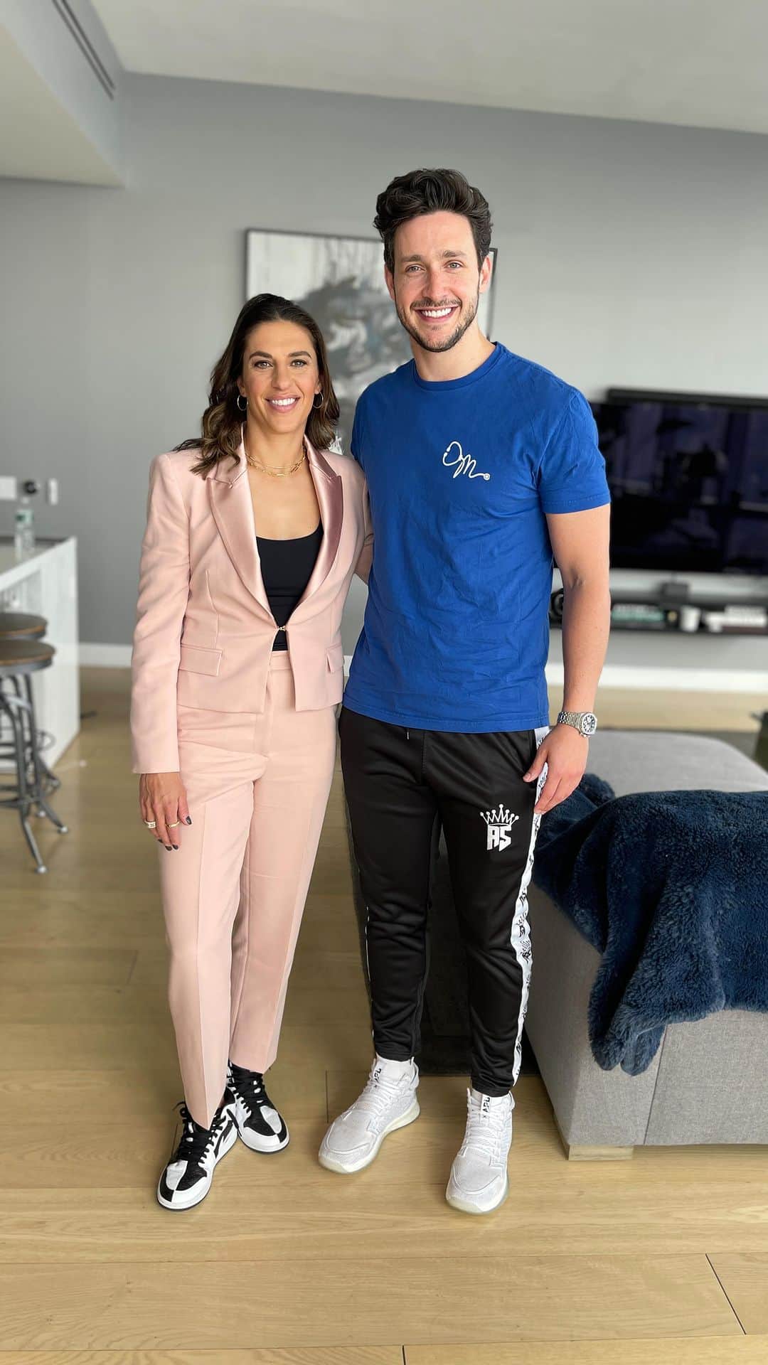 ドクター・マイクのインスタグラム：「Full podcast with @carlilloyd now on @youtube @spotify @applepodcasts #soccer #worldcup #womensworldcup」