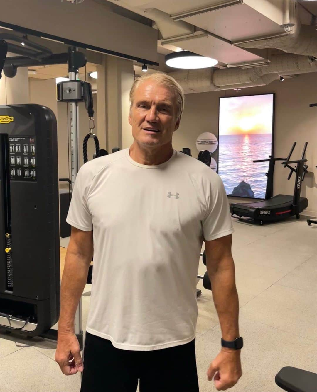 ドルフ・ラングレンのインスタグラム：「Dolphi at the Delphi Health Club in Stockholm. Great place to get back in shape after a Mykonos vacation - with too many desserts. 👊✨🎂」