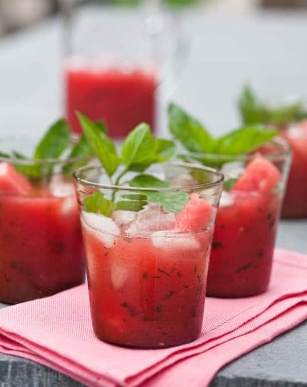 アイナ・ガーテンのインスタグラム：「These are not only the top five clicked summer recipes on my website but they're also five of my favorites! Start with the Watermelon Mojitos to get you into that lazy-hazy-days mood and end with Beatty's Chocolate Cake for dessert. Have a delicious weekend! Recipes linked in bio.  📸 @quentinbaconphoto」