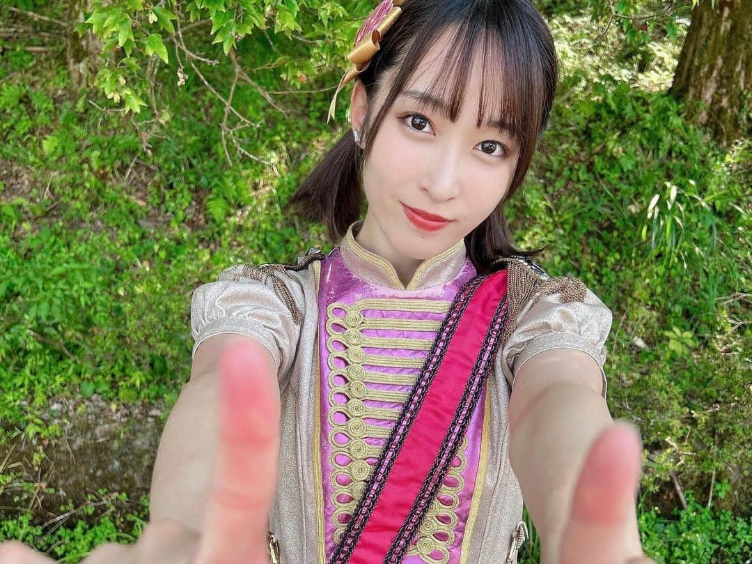 双葉のインスタグラム：「ㅤㅤㅤㅤ 🌻2023.07.21🌻 Chu-Zは結成11周年を迎えました🌈 メンバー、みんなのことを"大好き"っていう気持ちから"私になくてはならない存在"にいつしか変わっていました😌 11年間の半分を私はメンバーとしてすごしていて、担当カラー青時代、そしてピンクの今で出会ってきた人たちがアイドルの私を見てくれたからChu-Zの青担当・ピンク担当として今日までいます。 Chu-Zが12年目、私は7年目！時代が変わっても私はここで立つステージ、自分がとても好きです🤝🏻一周どころじゃなく何周もまわってまた会いに来てほしいなあ💐 そして応援し続けてくれる双葉家さん🌱みんなが推してくれることは誇りです！アイドル双葉丸、咲き続けるのでお水やりこれからもよろしくね☺️🩷 #chaosundergroundzealot #chu_z #chu_z結成11周年 #foryou #japanese #idol #japaneseidol #anniversary #summer #memories #thankyou」