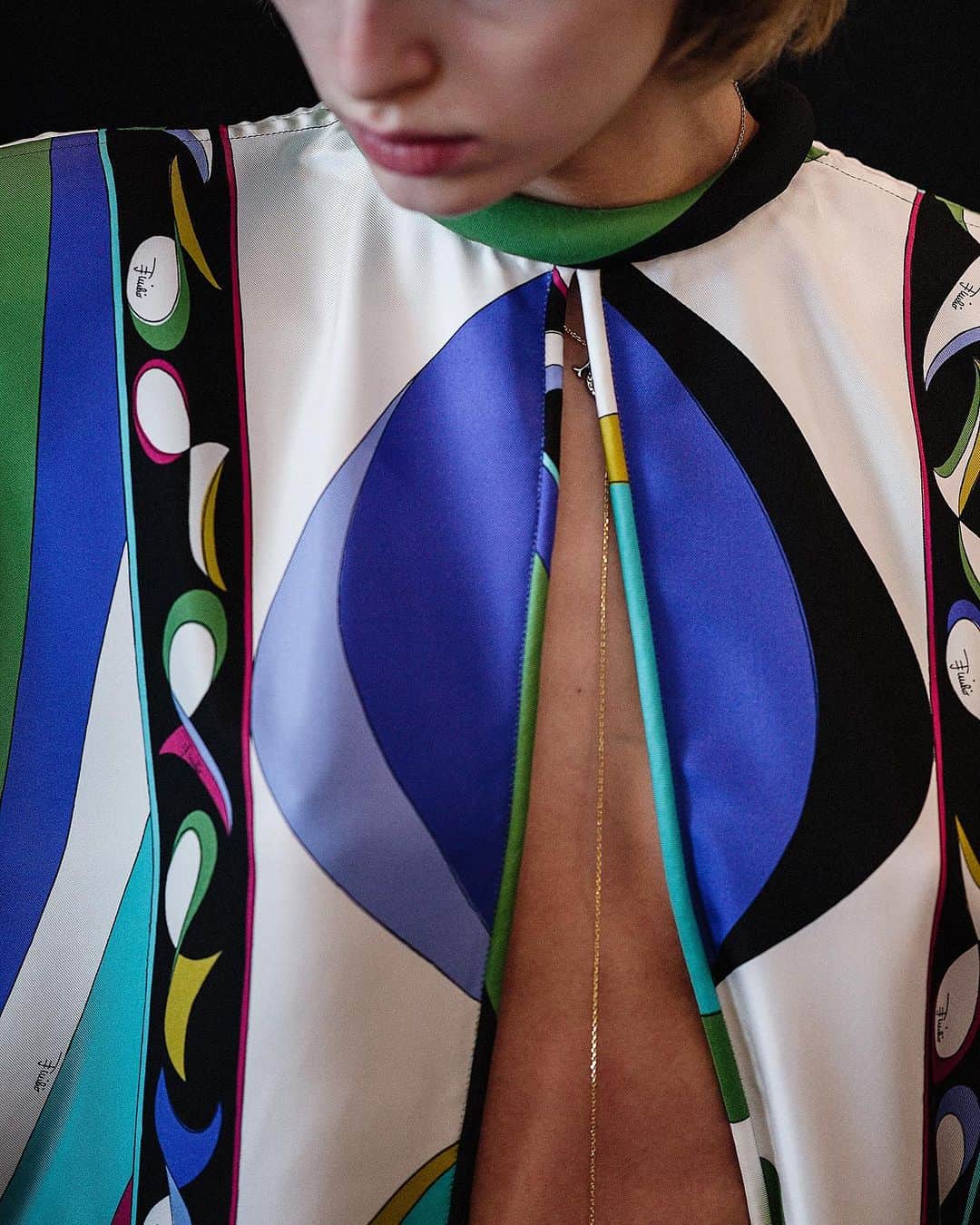 エミリオプッチのインスタグラム：「Close-up on the Pucci Kaftan Dress, now available in store and online.   #Pucci #InitialsEP」