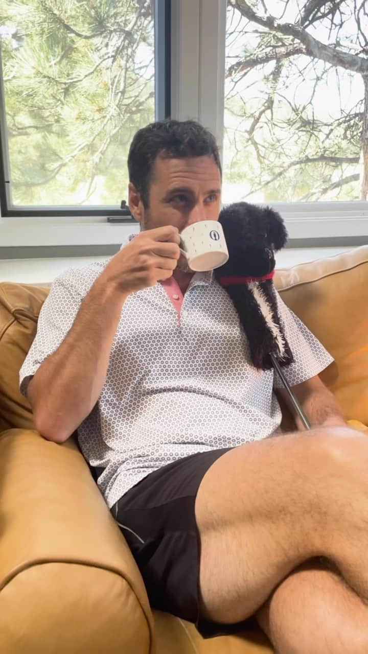 ベン・ヒギンズのインスタグラム：「My extra early rise and shine these next couple of days involves tea time during tee time, with my limited edition tea cup! I’ll be right here with my driver, tea, and #TheOpen playing on NBC, USA, and Peacock today through Sunday! #PinHighTee」