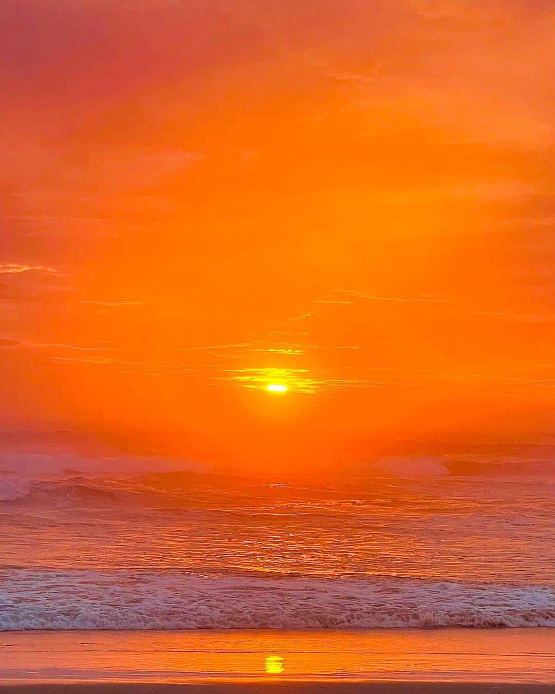 ケリー・ゲイルのインスタグラム：「Got a sunrise obsession and this one was a fave🌅」
