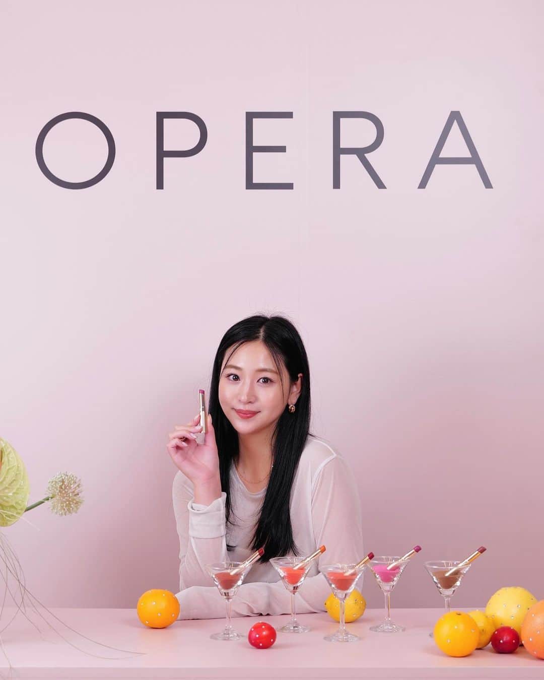 佐山彩香のインスタグラム：「- @opera_cosmetics から新製品の「シアーマットリップスティック」が8/4（金）に発売されるということでイベントに行ってきました🌷  マットリップが苦手な人でも、シアーだからマットすぎなくて挑戦しやすそう！スルスル塗り心地もよい👌🏻  私はFIGがお気に入りでした🍑  OPERAはカラーアイライナーとカラーマスカラもカラフルで可愛い💕この夏はカラーメイクに挑戦してみよ♪  #opera#シアーマットリップスティック#カラーメイク」