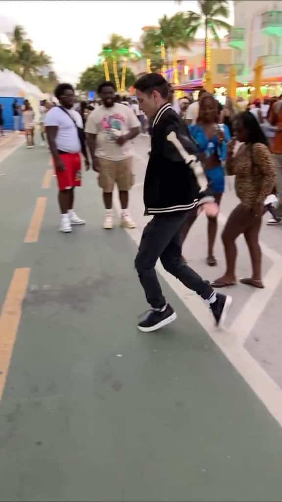 マイケル・ジャクソンのインスタグラム：「Slide into the weekend as effortlessly as Tiktok user Psykosis glides along to Michael’s “Smooth Criminal.” Show off your best dance moves set to Michael’s official sounds on TikTok with #MyMJMoves」