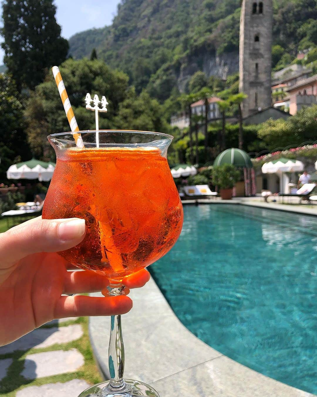 イモージェン・ケアンズさんのインスタグラム写真 - (イモージェン・ケアンズInstagram)「La dolce vita 🧡🩷💛 @passalacqualakecomo you were colourful #lakecomo #italy #passalacqualakecomo #luxurytravel thank you #skylark @ladoublej」7月22日 1時03分 - imogencairns